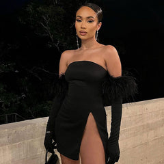 Vestido corto de fiesta sin tirantes con detalle de guante de plumas - Negro