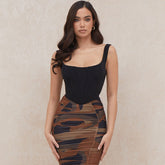 Top tipo corsé con escote cuadrado y tirantes tipo liguero, color negro