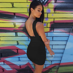 Vestido corto de fiesta ajustado, sin tirantes, con escote en V y fruncido - Negro