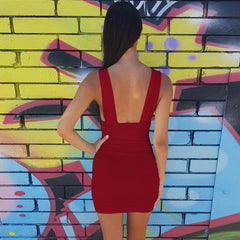 Vestido corto de fiesta ajustado, sin tirantes, con escote en V y fruncido - Borgoña