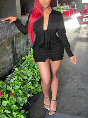 Vestido mini con escote en V profundo y lazo en la parte delantera