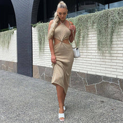 Urlaubsfertiges Neckholder-Maxi-Pulloverkleid mit seitlichen Cut-outs - Khaki
