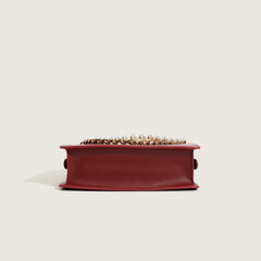 Bolso de hombro versátil de cuero con cierre de cremallera y cadena gruesa con ribete de perlas - Rojo