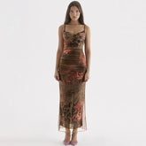 Vestido largo ajustado con corsé de malla fruncida y estampado de flores vintage - Marrón