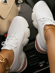 Atmungsaktive Sneakers aus gestricktem Mesh mit Schnürung