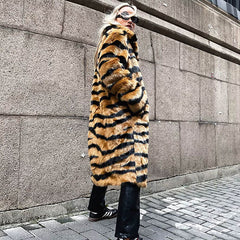 Teddy-Trenchcoat mit offenem Kragen und Animalprint - Tiger