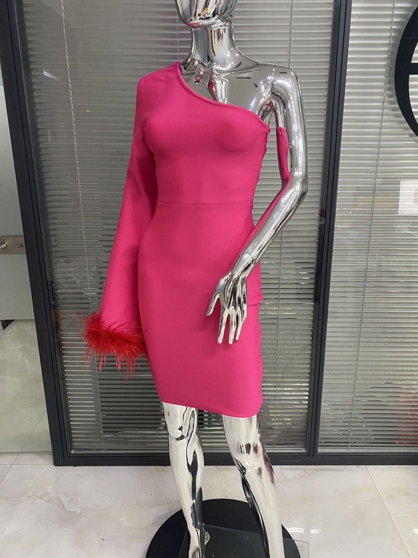 Feather cuff single shoulder rose red dress