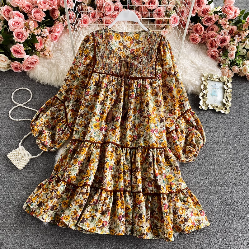 Lockeres Retro-Kleid mit Blumenmuster und quadratischem Ausschnitt