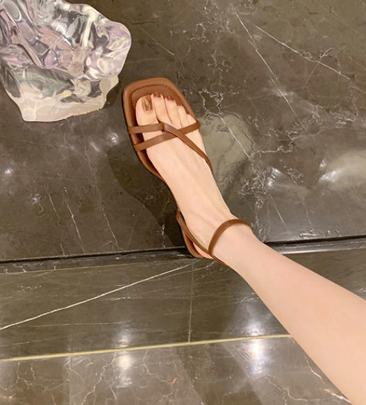 Cross Strapping Flat Sandals