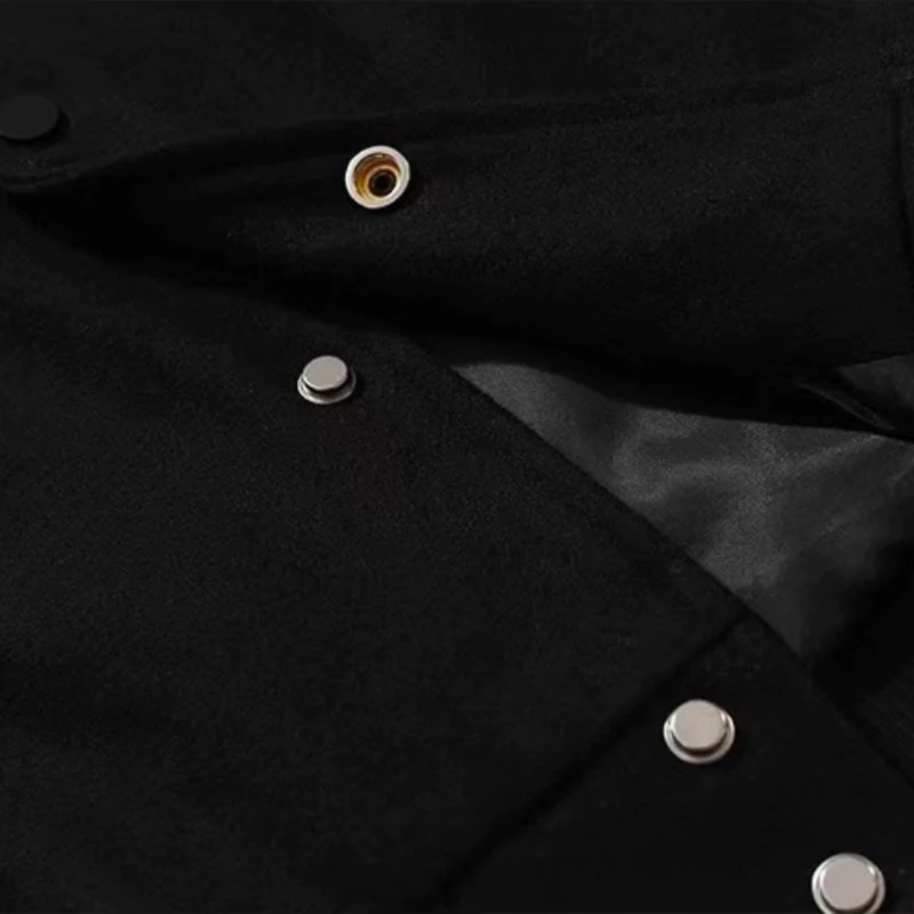 Chaqueta de béisbol con bordado de esqueleto de letras