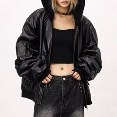 chaqueta de cuero con capucha