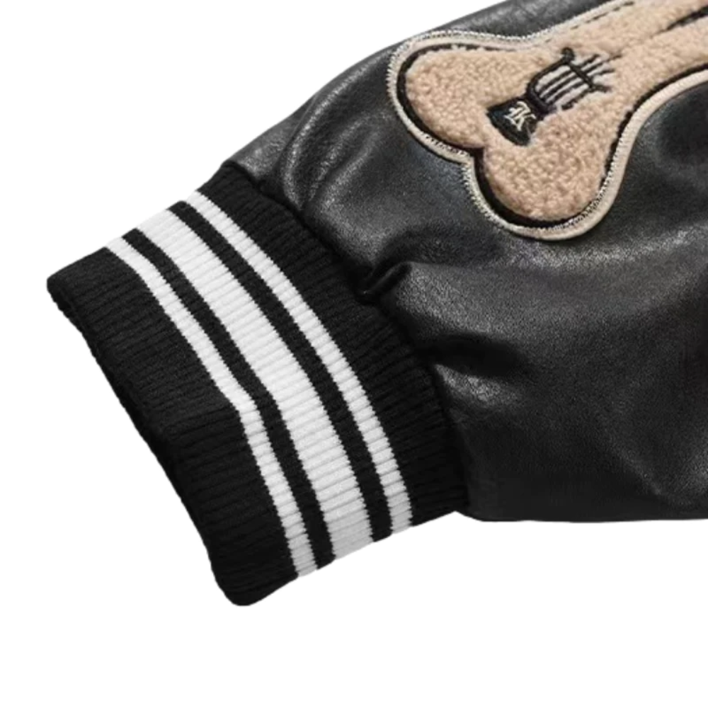 Chaqueta de béisbol con bordado de esqueleto de letras