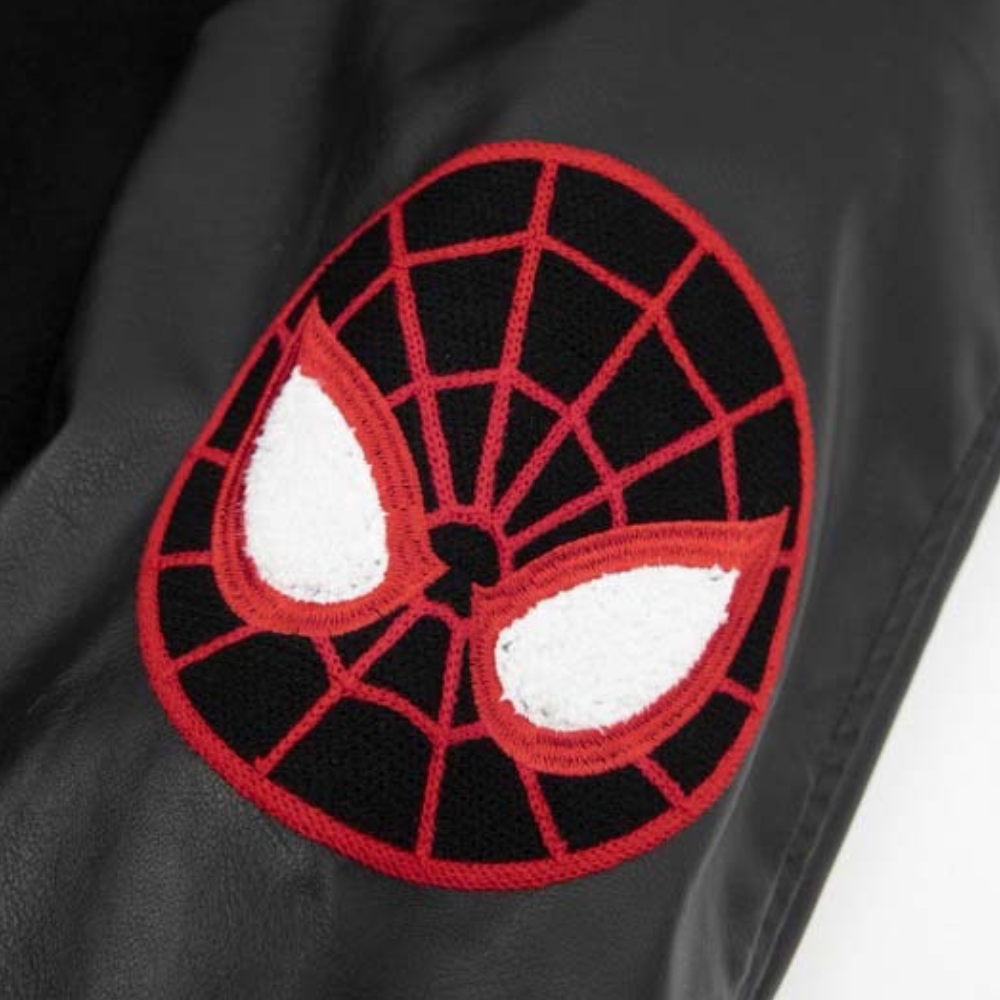 Chaqueta con el mensaje "Sé un hombre araña"