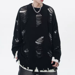 Süßer Pullover mit Löchern