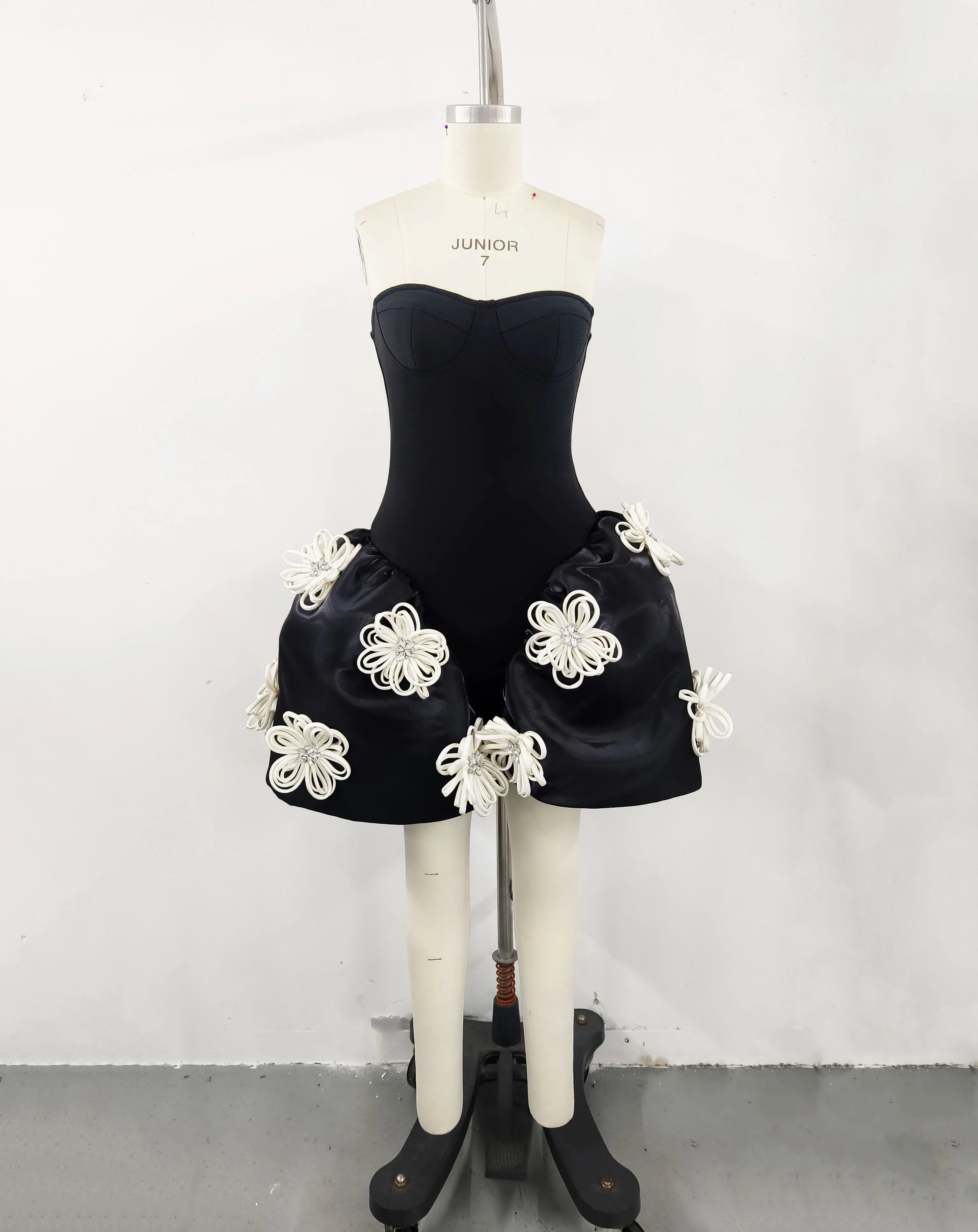 Black Color Women Sexy Strapless Florals Ball Grown Mini Bandage Dress Birthday Party Celebrate Cocktail Dress Wholesale
