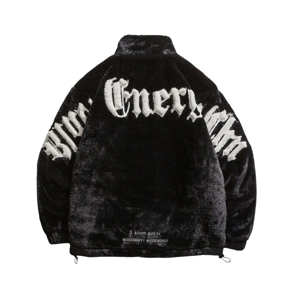 Chaqueta con letras bordadas