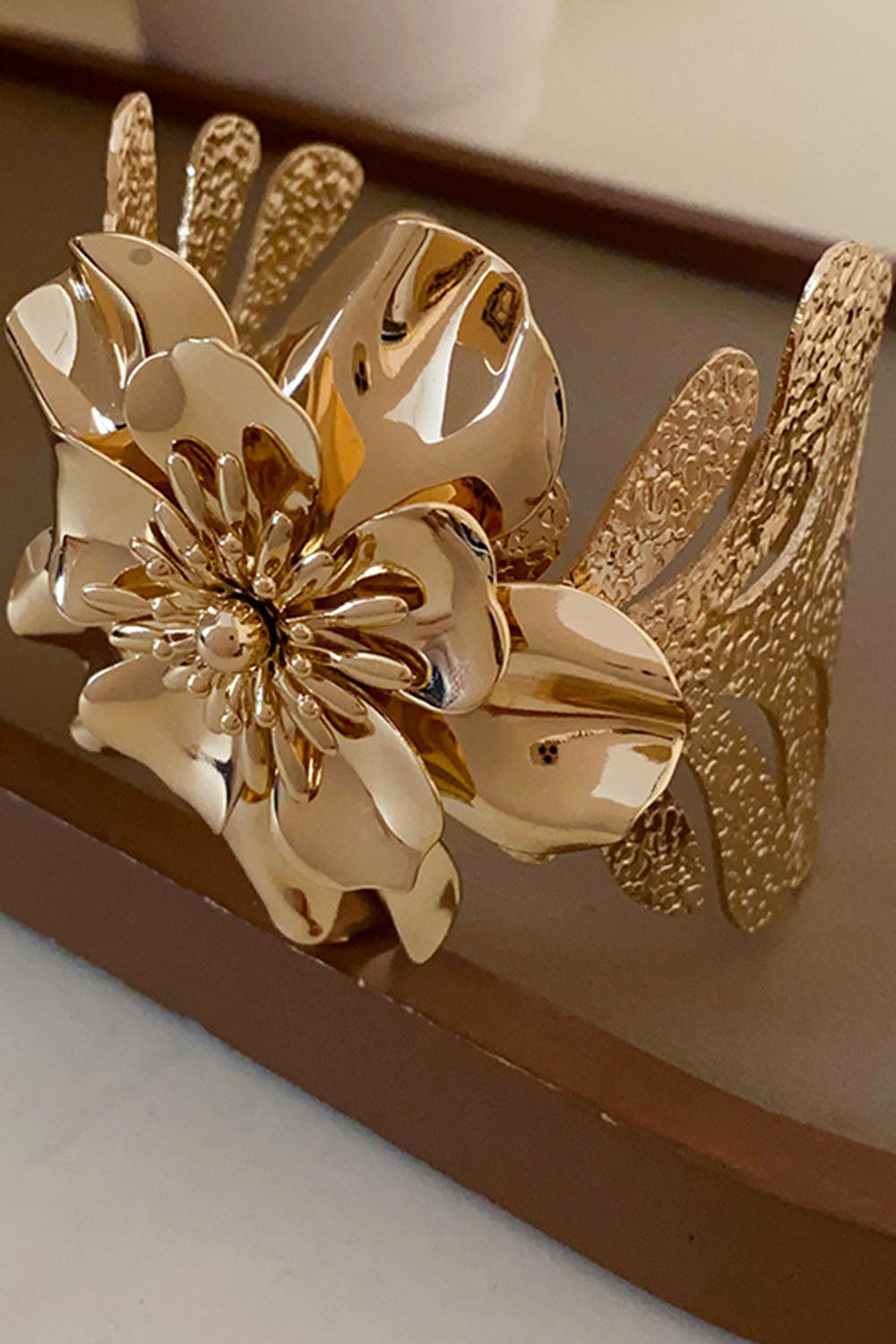 Hollow Out Flower Leaves Alloy Cuff Bracelet - Gold