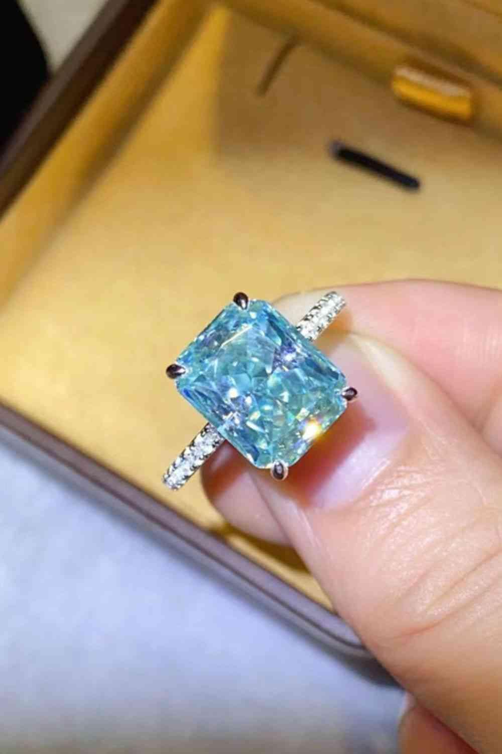 Anillo de moissanita de 2 quilates