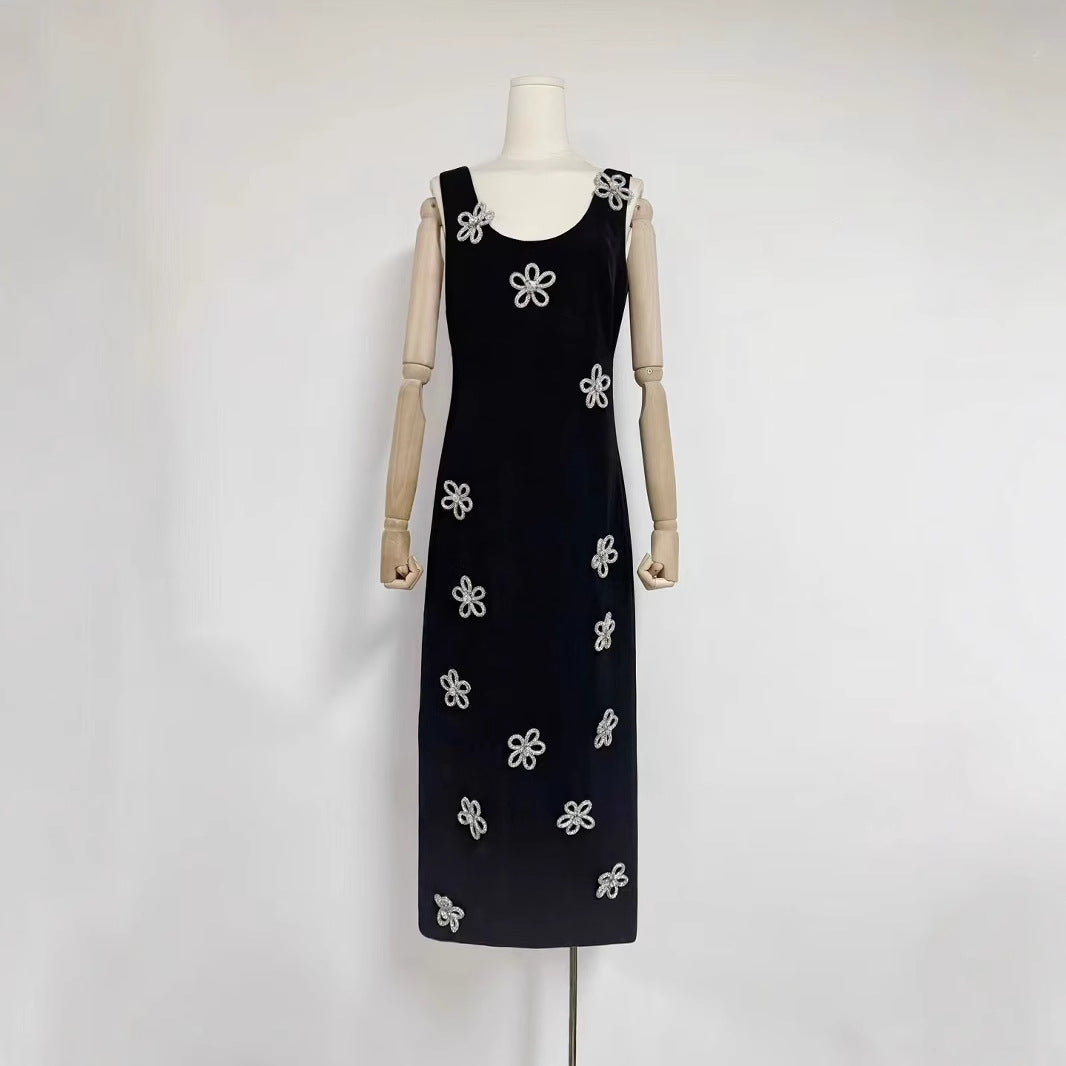 U-neck sleeveless diamond studded three-dimensional flower slim fit black dress with buttocks wrapped