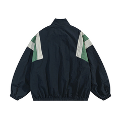Chaqueta cortavientos en contraste