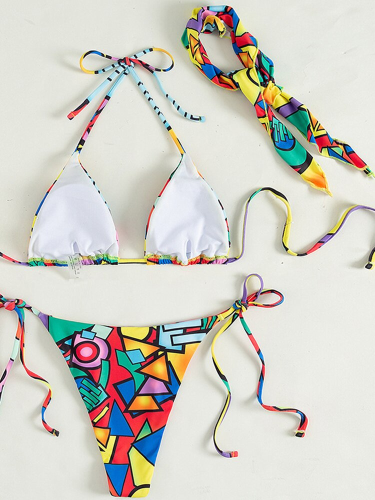 Dreiteiliges Bikini-Set mit geometrischem Print