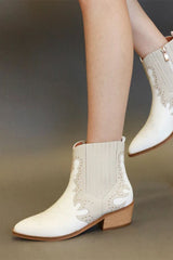 Botas de punta con detalle de tachuelas de Beast Fashion