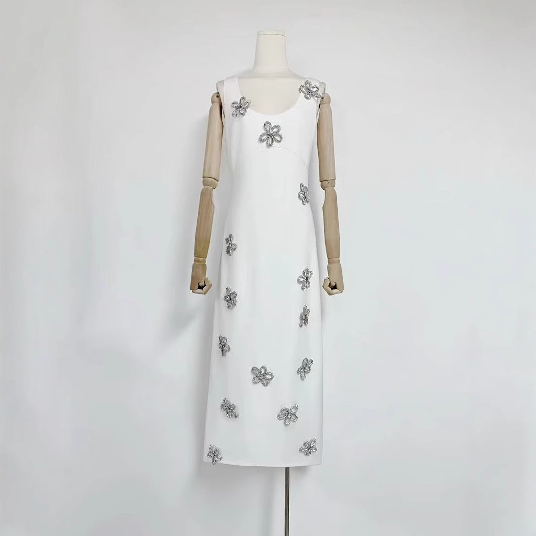 U-neck sleeveless diamond studded three-dimensional flower slim fit black dress with buttocks wrapped