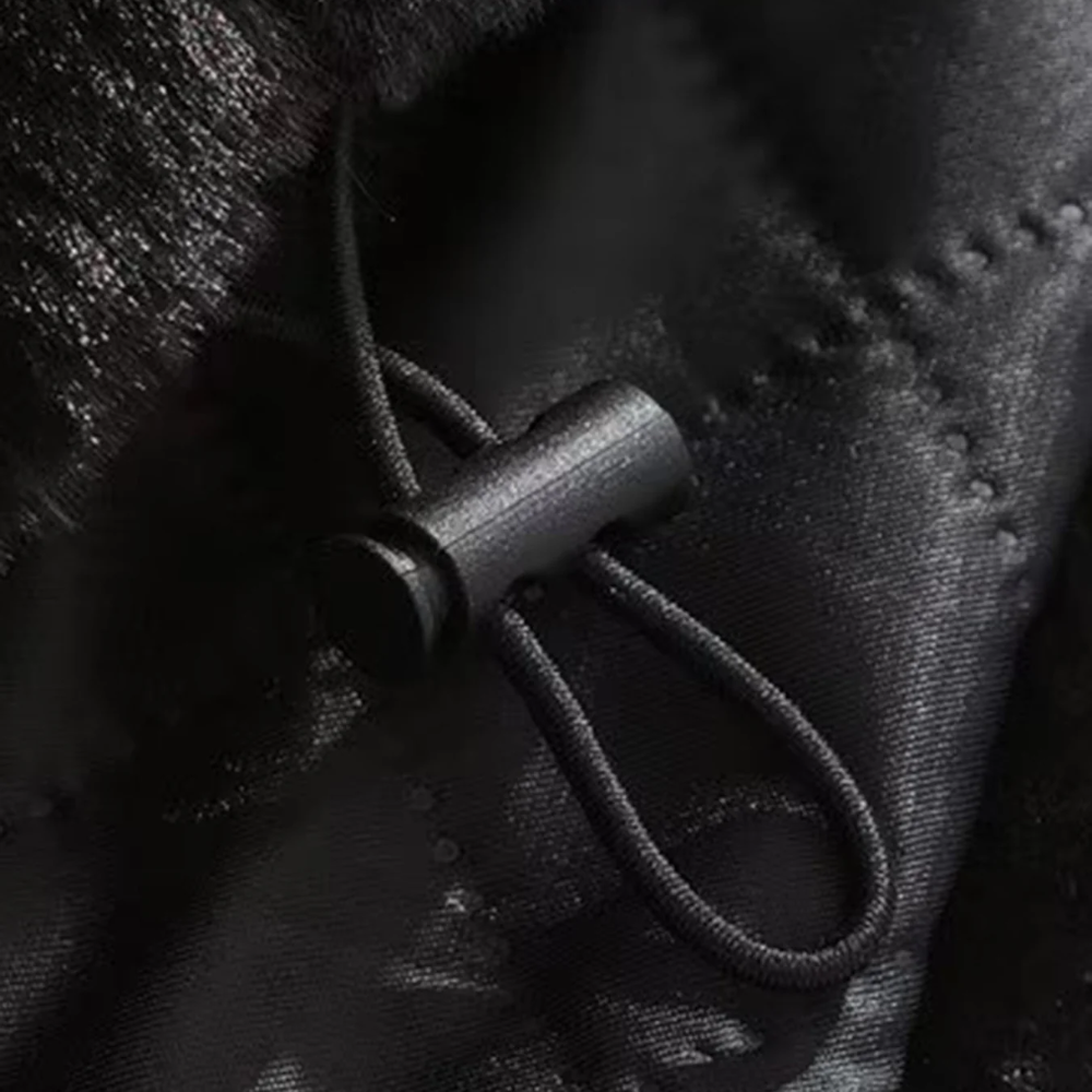Chaqueta con letras bordadas
