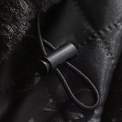 Chaqueta con letras bordadas