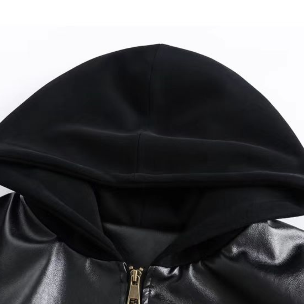 chaqueta de cuero con capucha