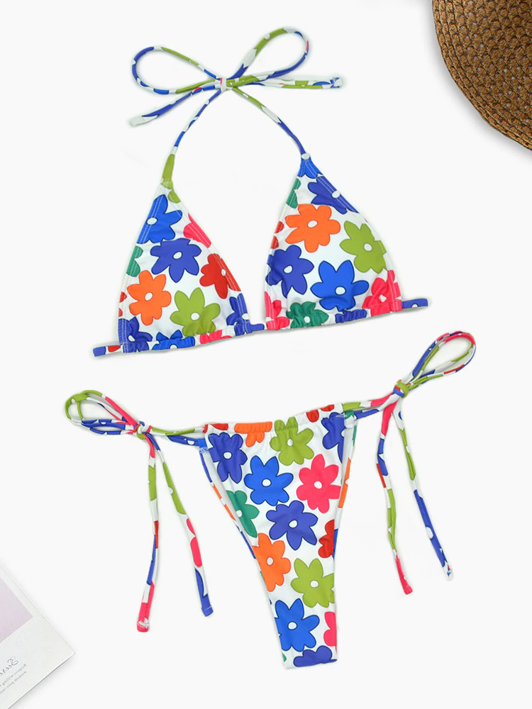 Riemchenbikini mit Blumenmuster