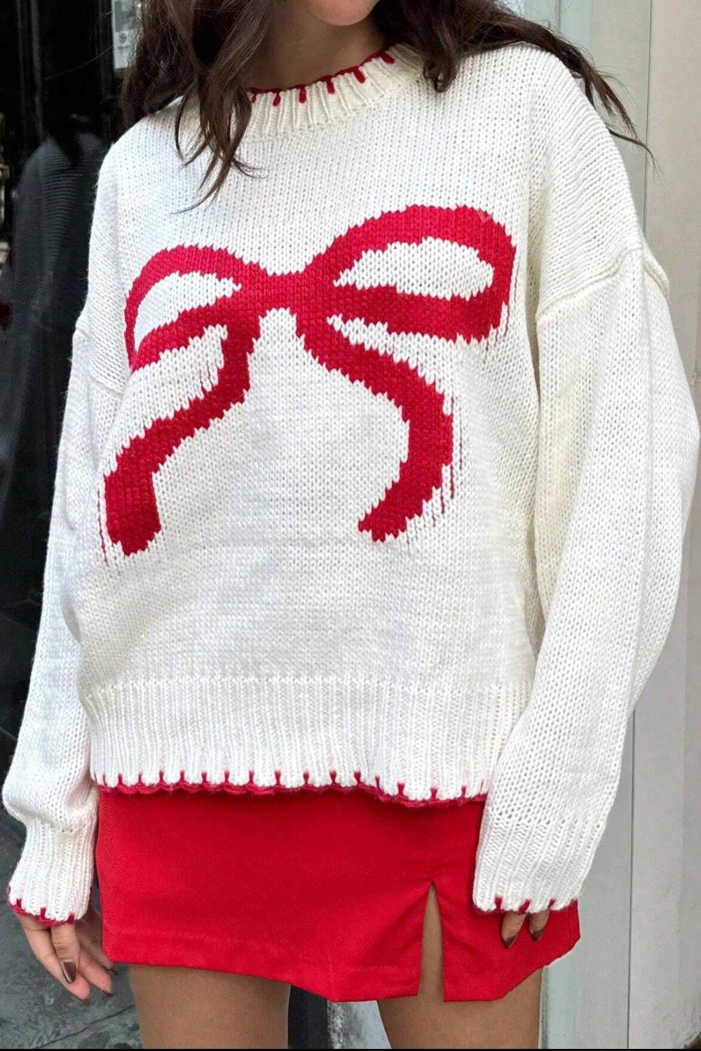Suéter de manga larga con cuello redondo y estampado de lazo
