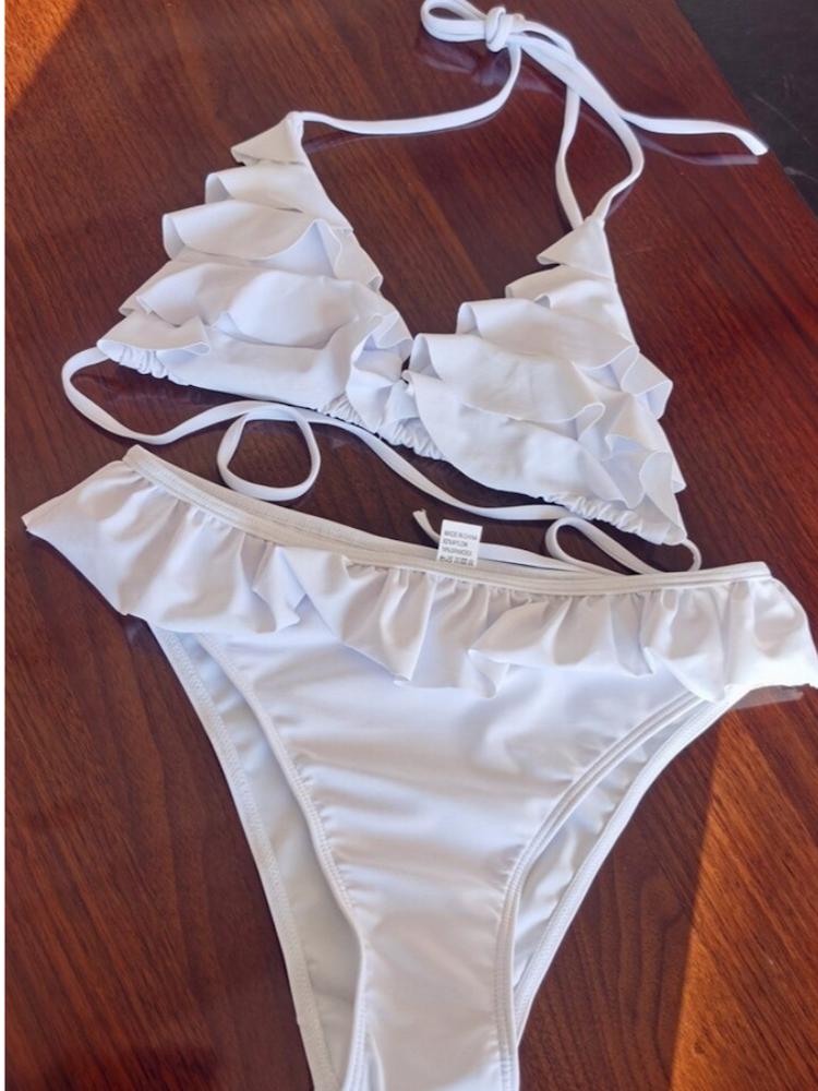 Bikini liso con tirantes y volantes estilo halter