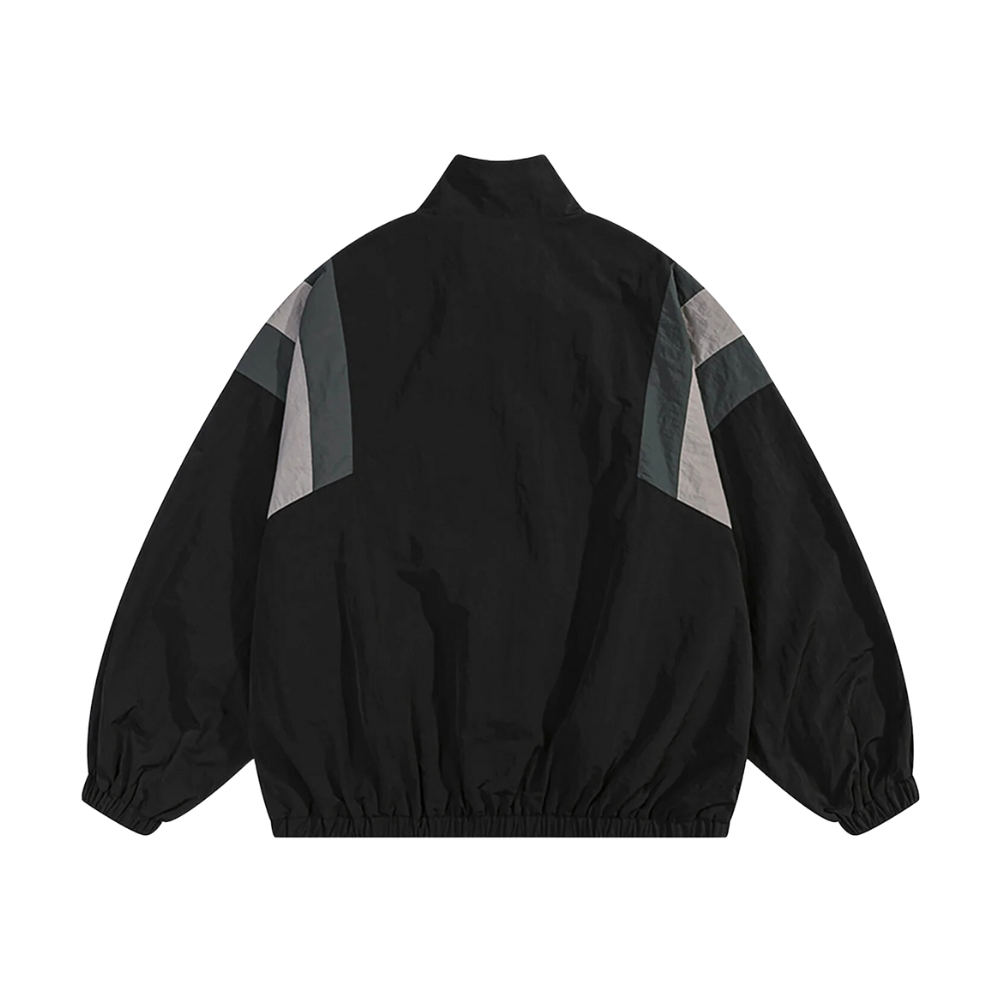 Chaqueta cortavientos en contraste