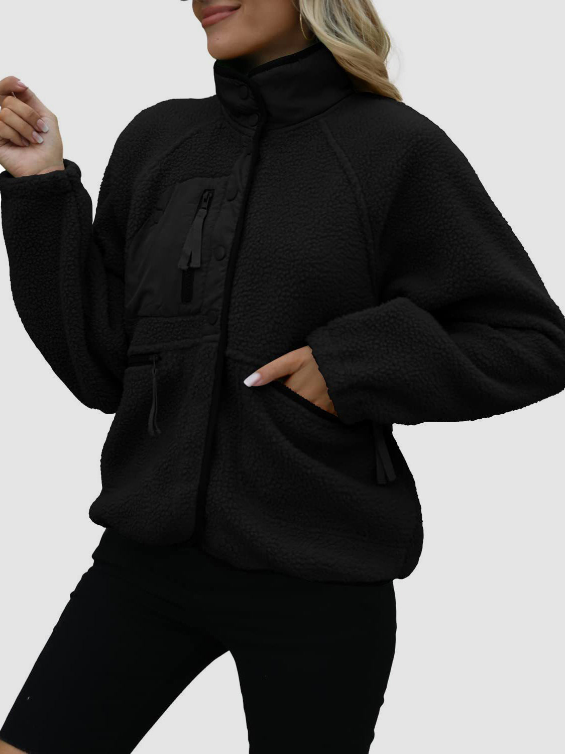 Sherpa-Jacke mit Druckknöpfen und Taschen