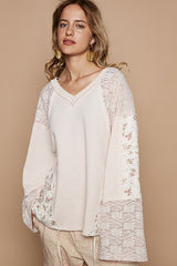 Blusa de punto con cuello redondo y encaje floral POL