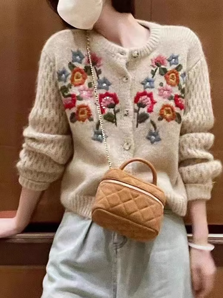 Embroidered cardigan crew neck knitted