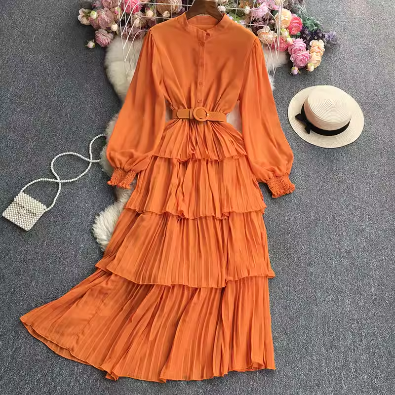 Vestido escalonado de manga larga con corte en A