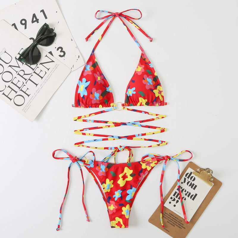 Conjunto de bikini con tiras cruzadas y huecos florales