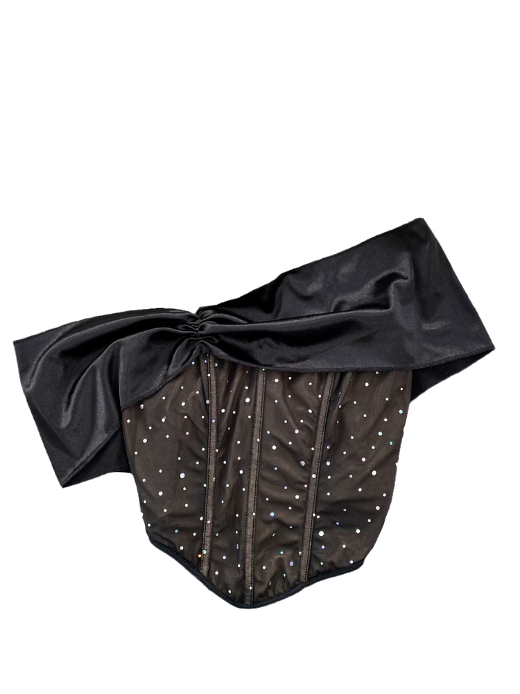 Blusa de cuello alto con hombros descubiertos, moderna y adornada con diamantes