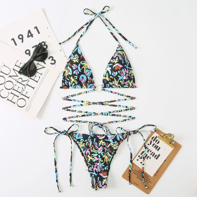 Conjunto de bikini con tiras cruzadas y huecos florales