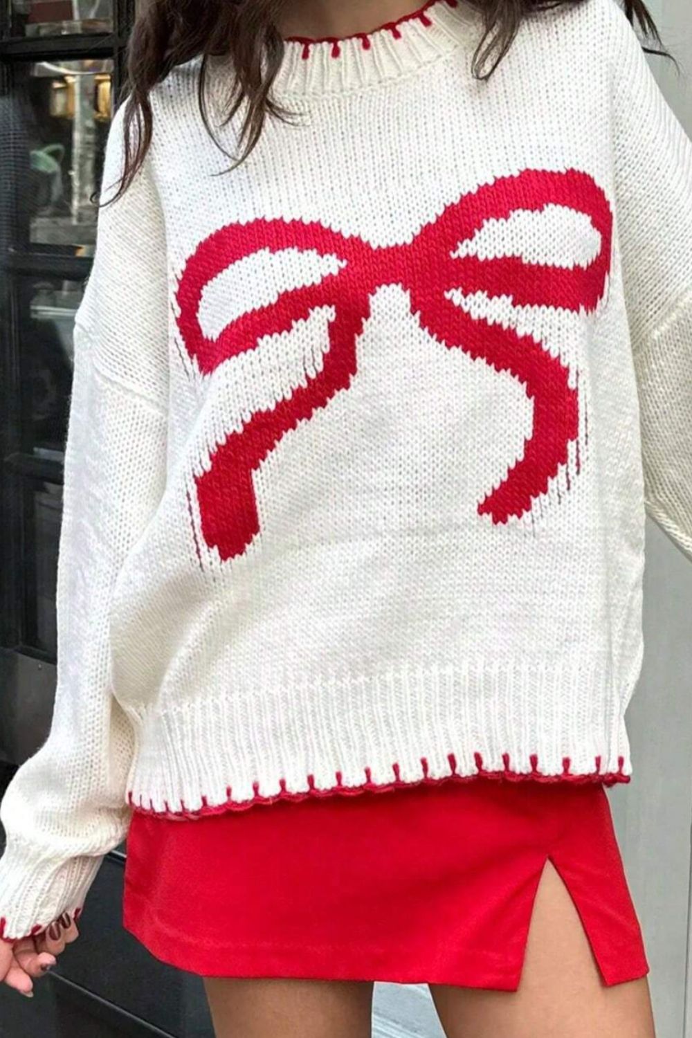 Suéter de manga larga con cuello redondo y estampado de lazo