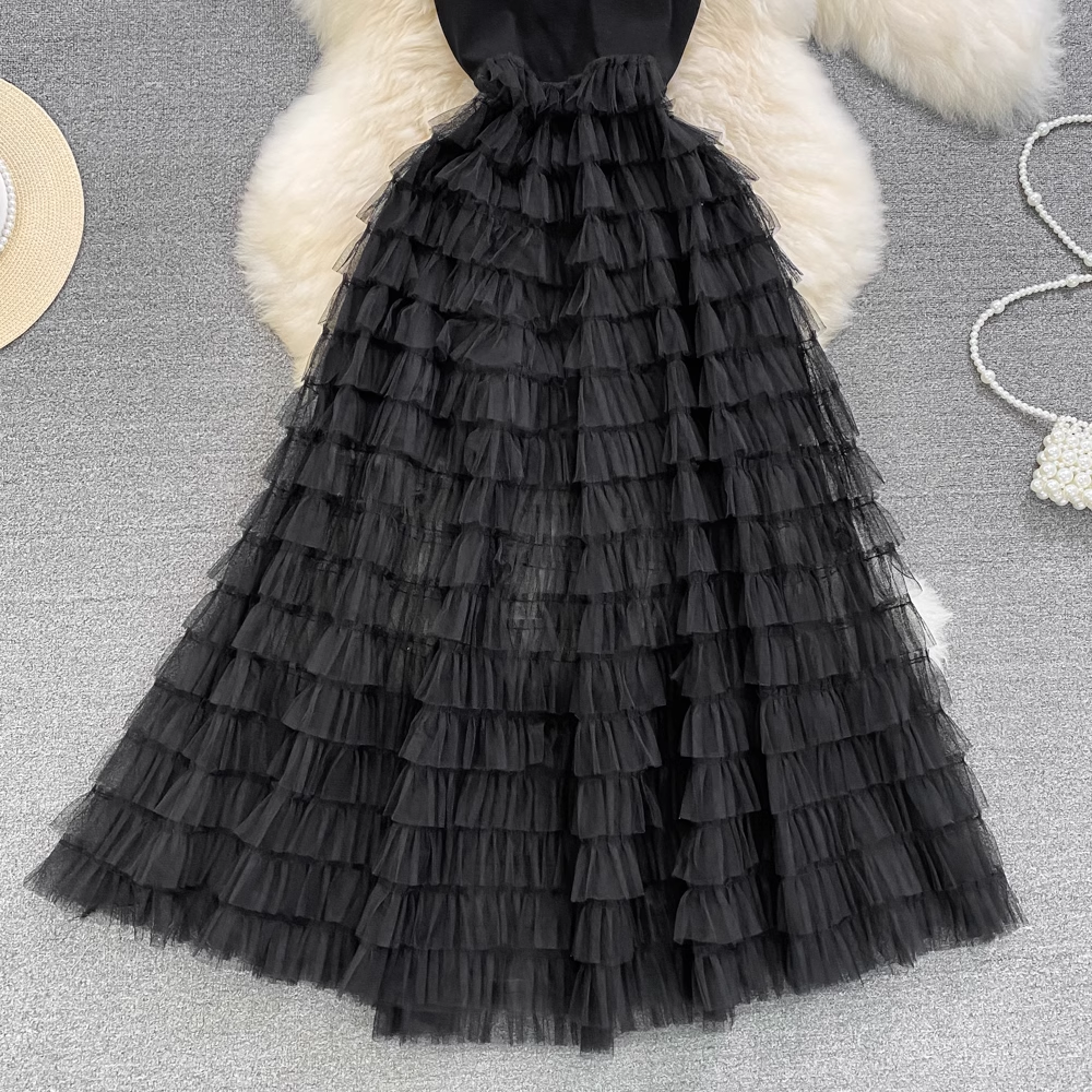 Vestido veraniego de tul negro con corte en A