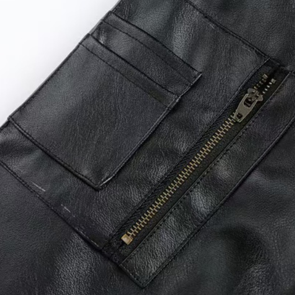 chaqueta de cuero con capucha