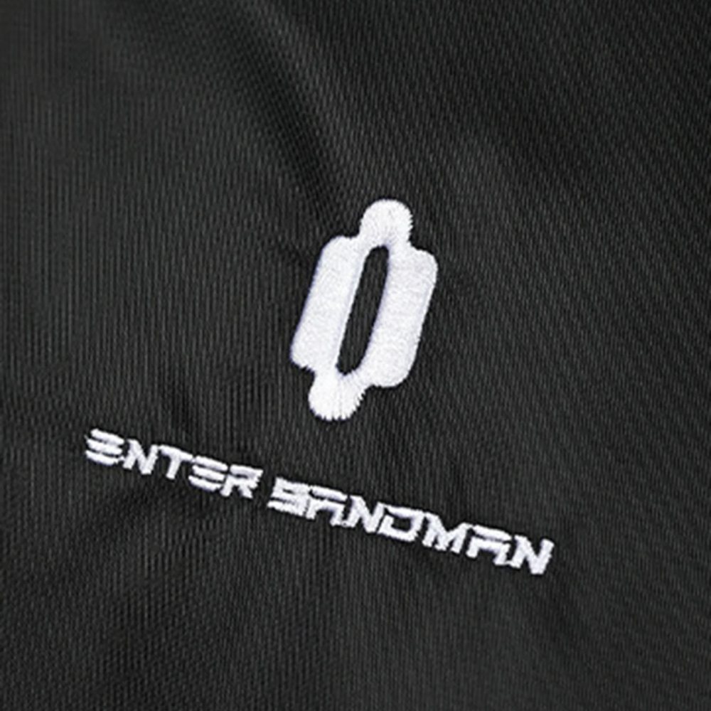 Chaqueta con múltiples cremalleras