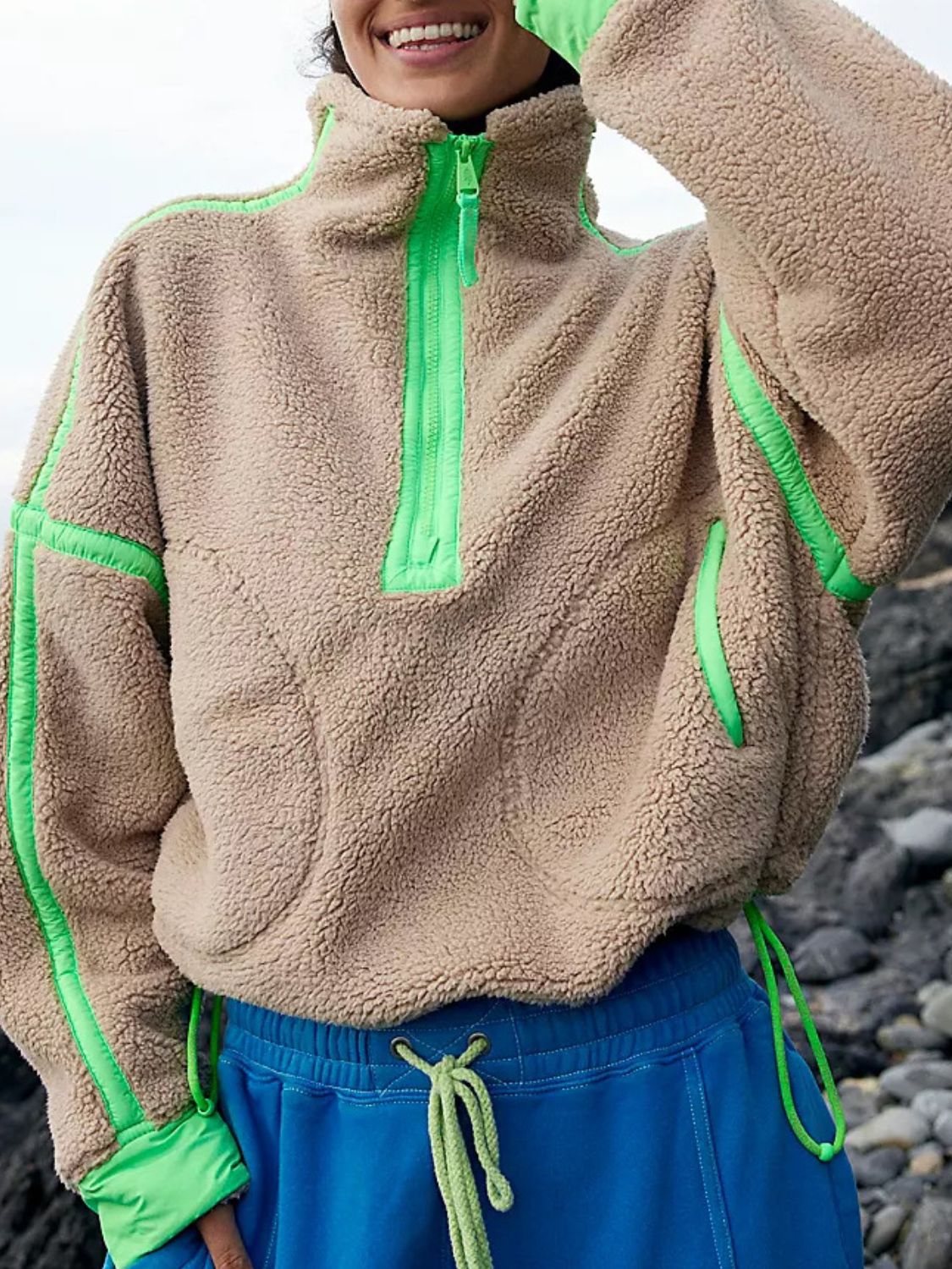 Sudadera de felpa de manga larga con media cremallera y cordón en contraste