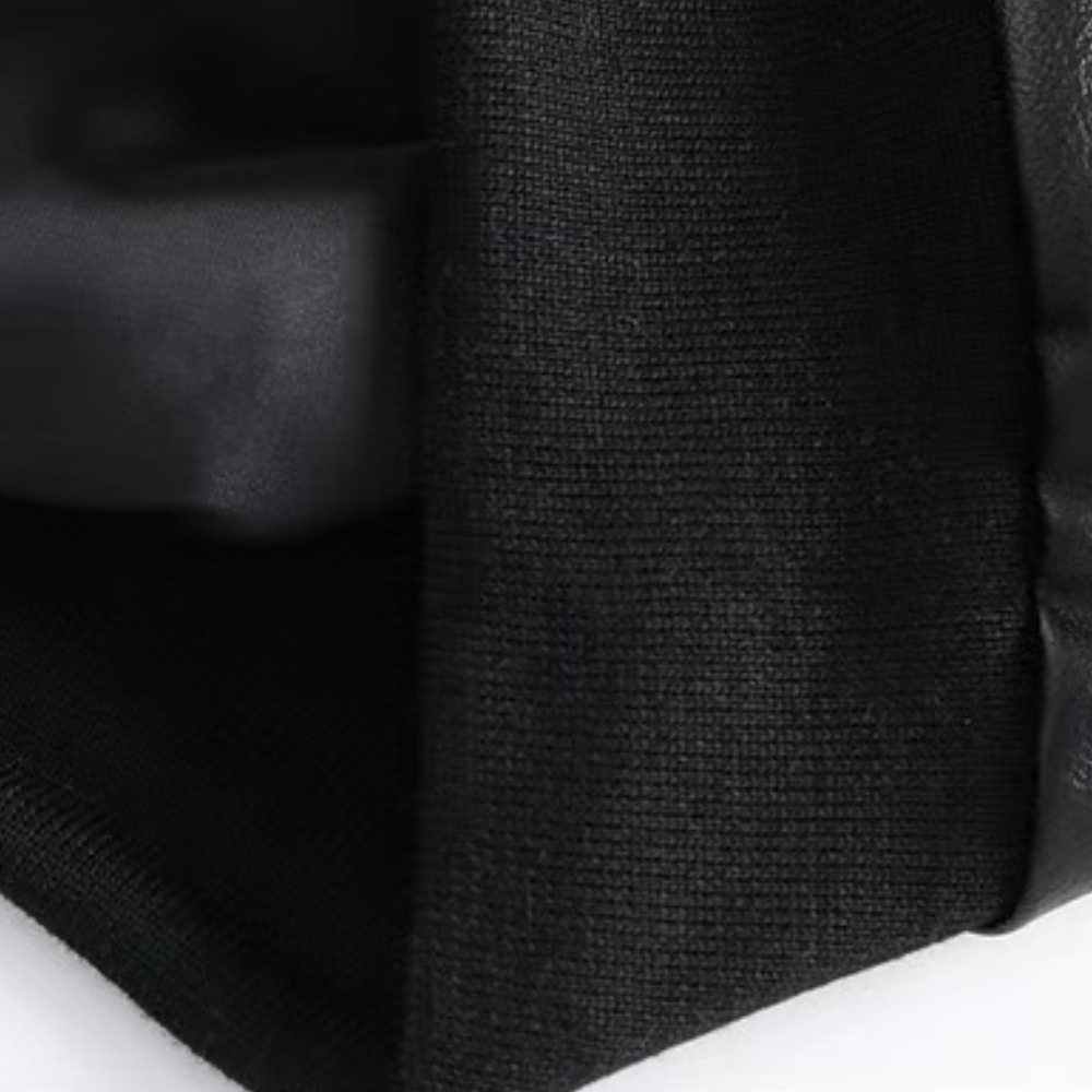 chaqueta de cuero con capucha