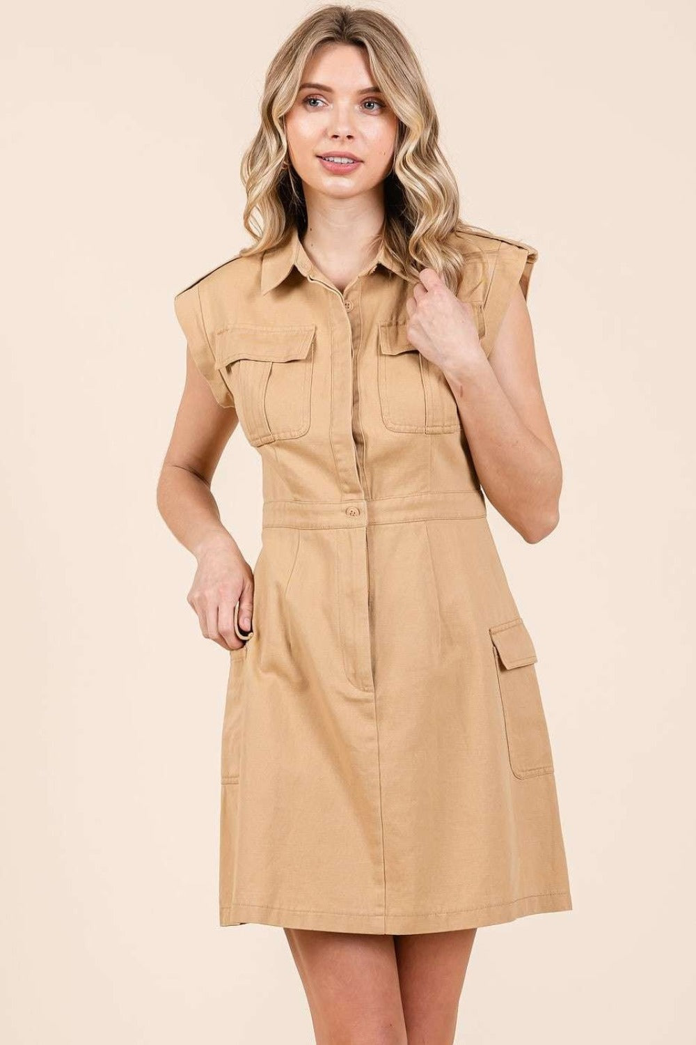 Mittoshop – Minikleid mit Cargo-Tasche und halblangem Knopf
