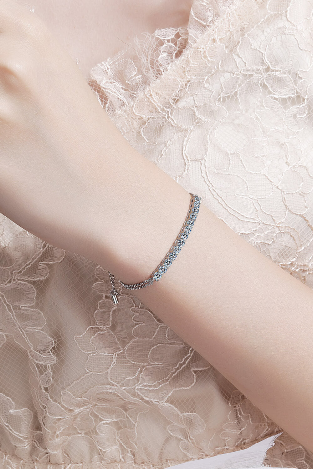 Pulsera de plata de ley con moissanita adorada