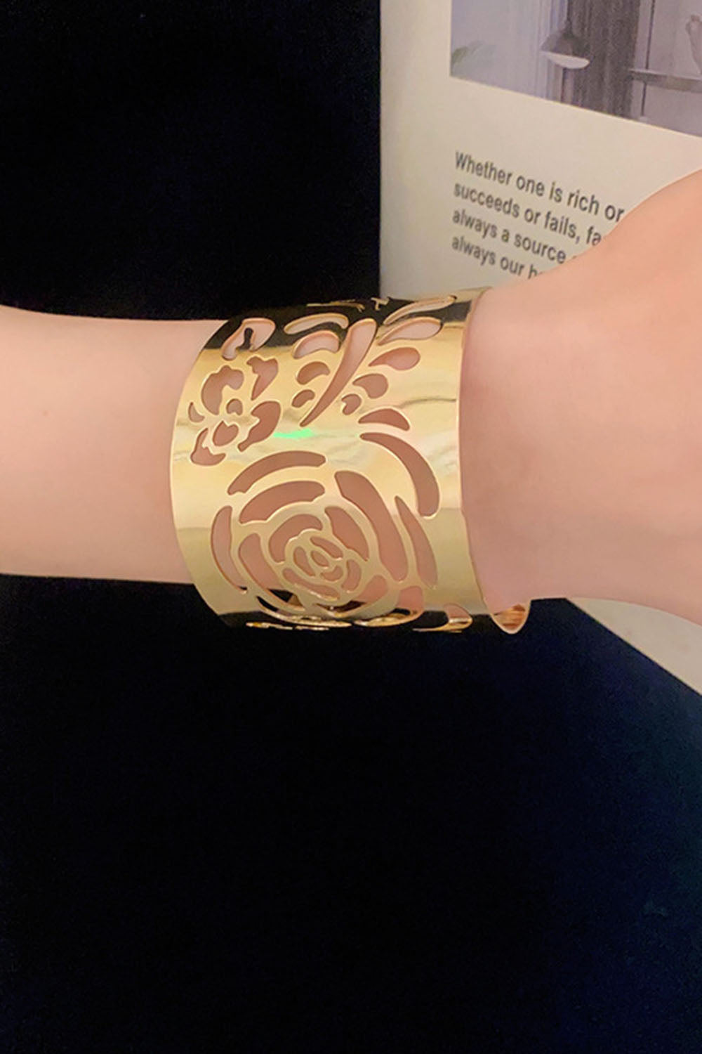 Hollow Out Flower Leaves Alloy Cuff Bracelet - Gold